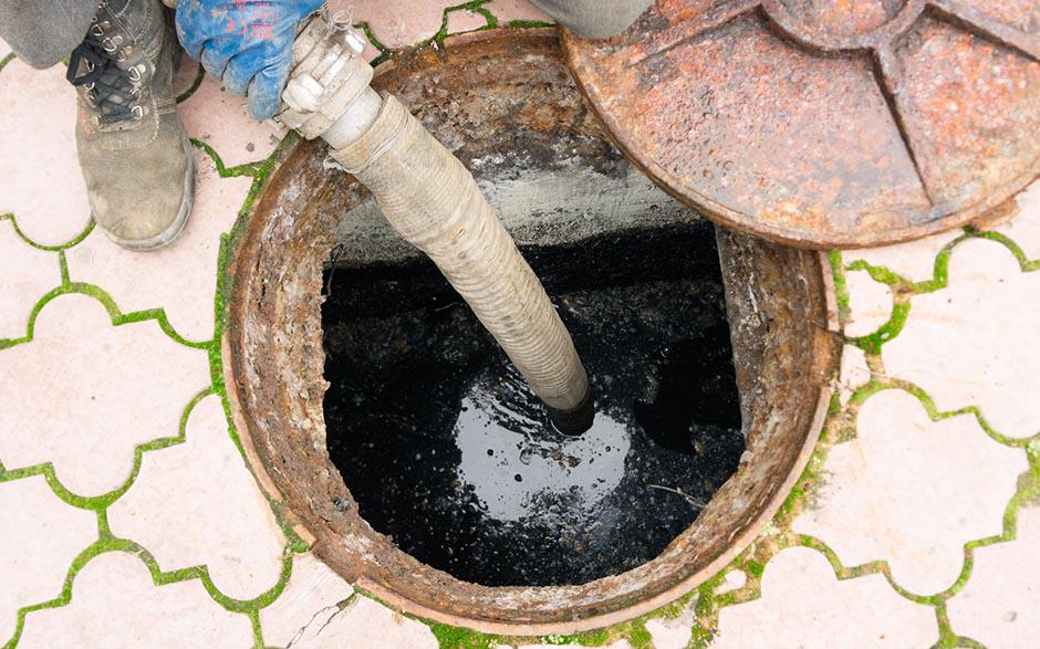 comment déboucher canalisation wc Montfermeil